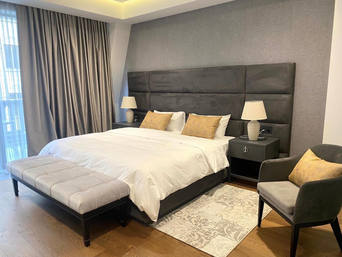 Heart Of Yerevan - City Center Luxury Apartments ภายนอก รูปภาพ
