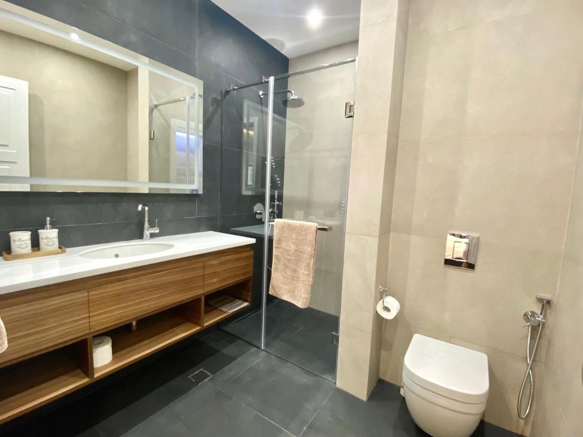 Heart Of Yerevan - City Center Luxury Apartments ภายนอก รูปภาพ