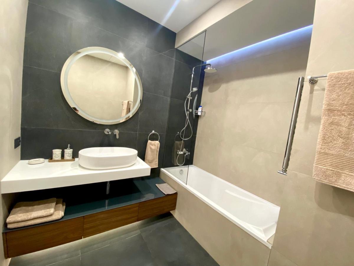 Heart Of Yerevan - City Center Luxury Apartments ภายนอก รูปภาพ
